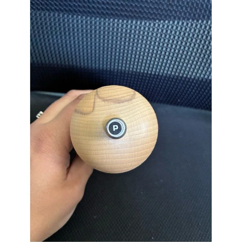 Cole & Mason King Pepper Mill made of stainless steel and beech wood kitchen